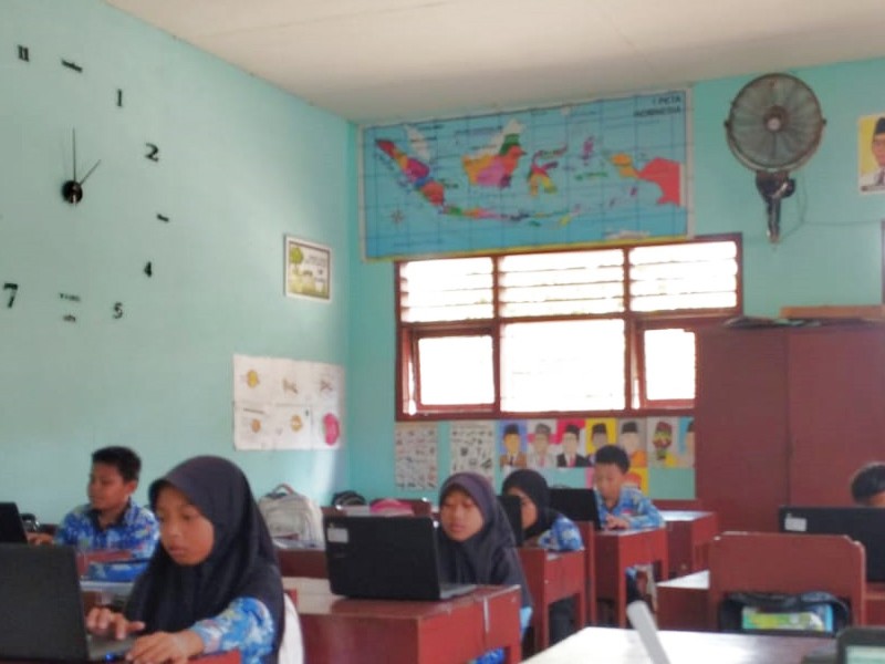 Siswa Kelas 5 Gunakan Chromebook untuk Belajar dan Persiapan ANBK