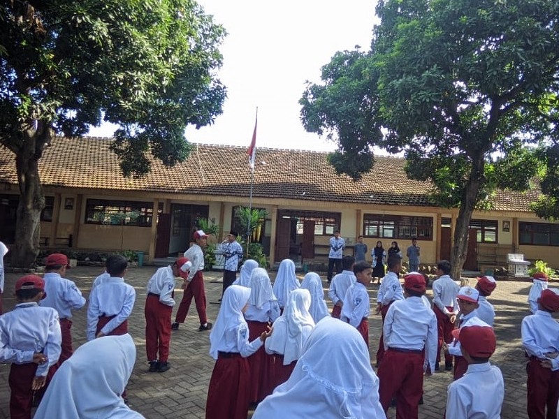 SDN 1 LAMONGAN MENGADAKAN UPACARA PERINGATAN HARI GURU NASIONAL