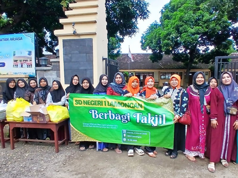 SD Negeri 1 Lamongan Berbagi Takjil, Tanamkan Nilai Kepedulian di Bulan Ramadan